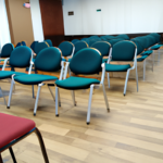 Jak wybrać idealne krzesła konferencyjne do Twojego biura?