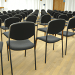 Krzesła konferencyjne - jak wybrać idealne meble do Twojej sali konferencyjnej?