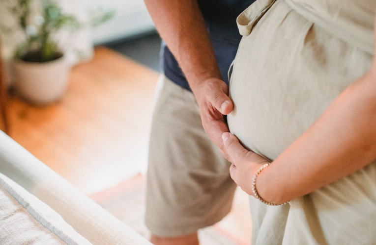 Rozważania na temat podobieństwa objawów bólu brzucha podczas okresu i ciąży