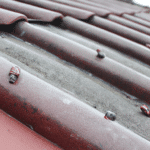 Jak należy zastosować gumę na dachy aby chronić je przed uszkodzeniem?