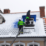 Jakie są najlepsze sposoby na profesjonalne i bezpieczne odśnieżanie dachów w Warszawie?
